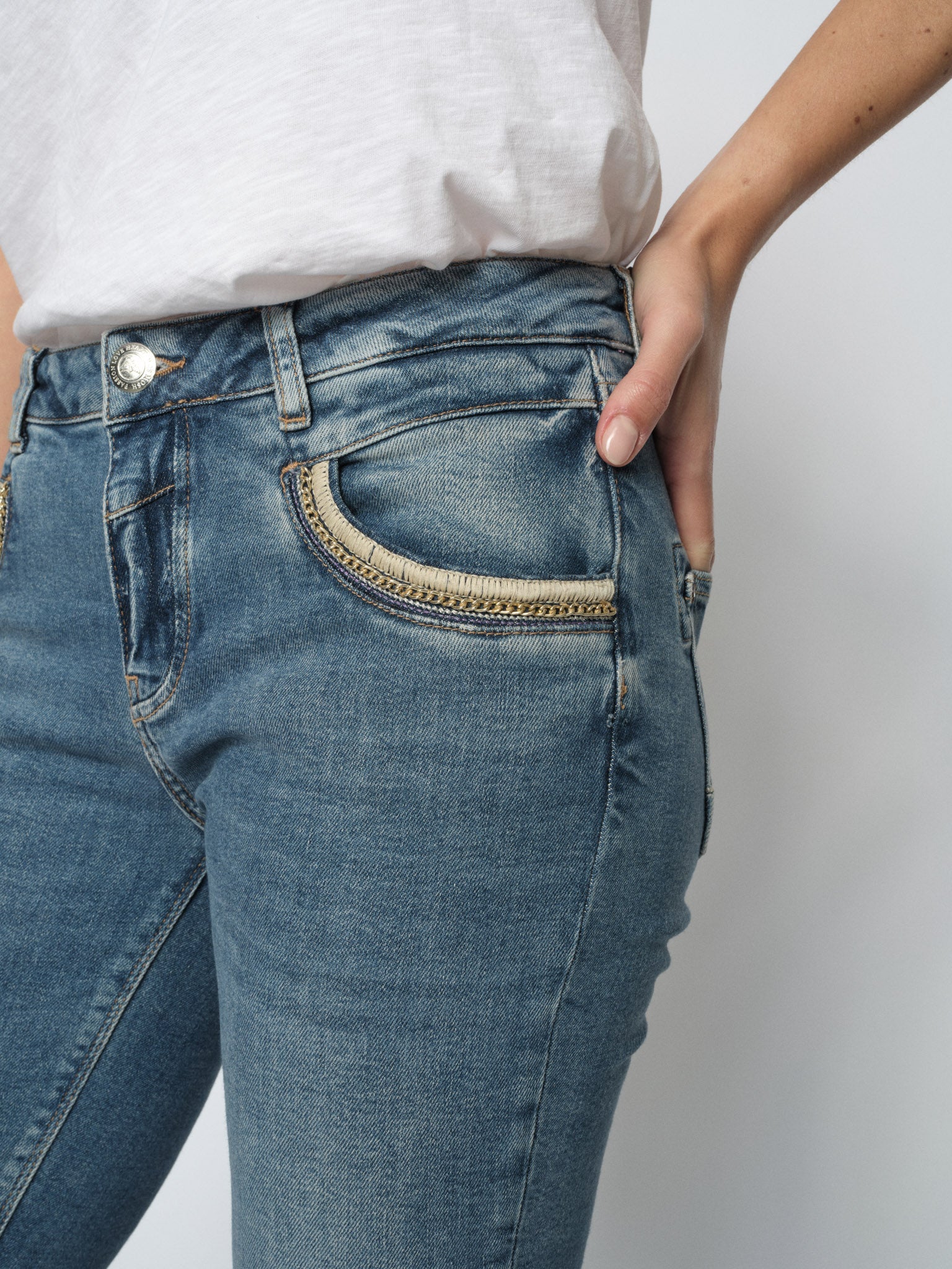 Modelshot / Blue / Detail